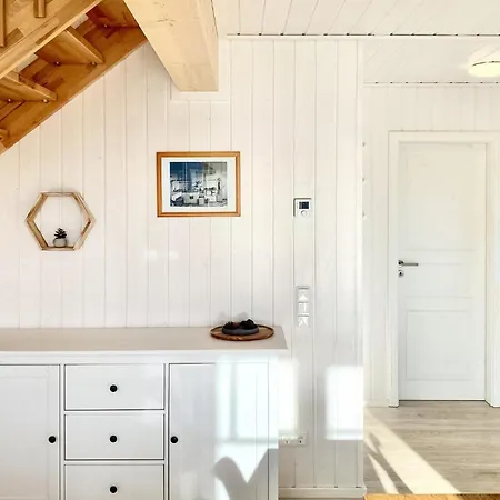 Holiday home Stunning In With Kitchen