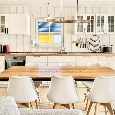 Stunning In With Kitchen Holiday home *